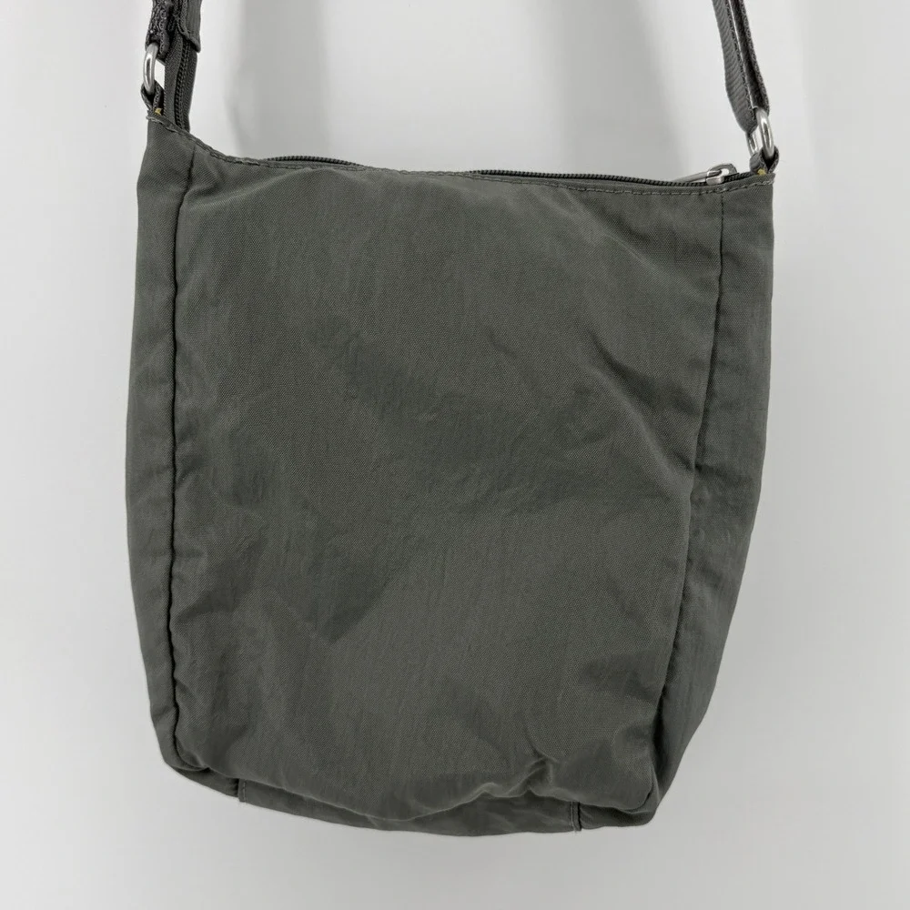 Baggallini Gray Crossbody Bag Purse Front Flap Multiple Pockets Adjustable Strap